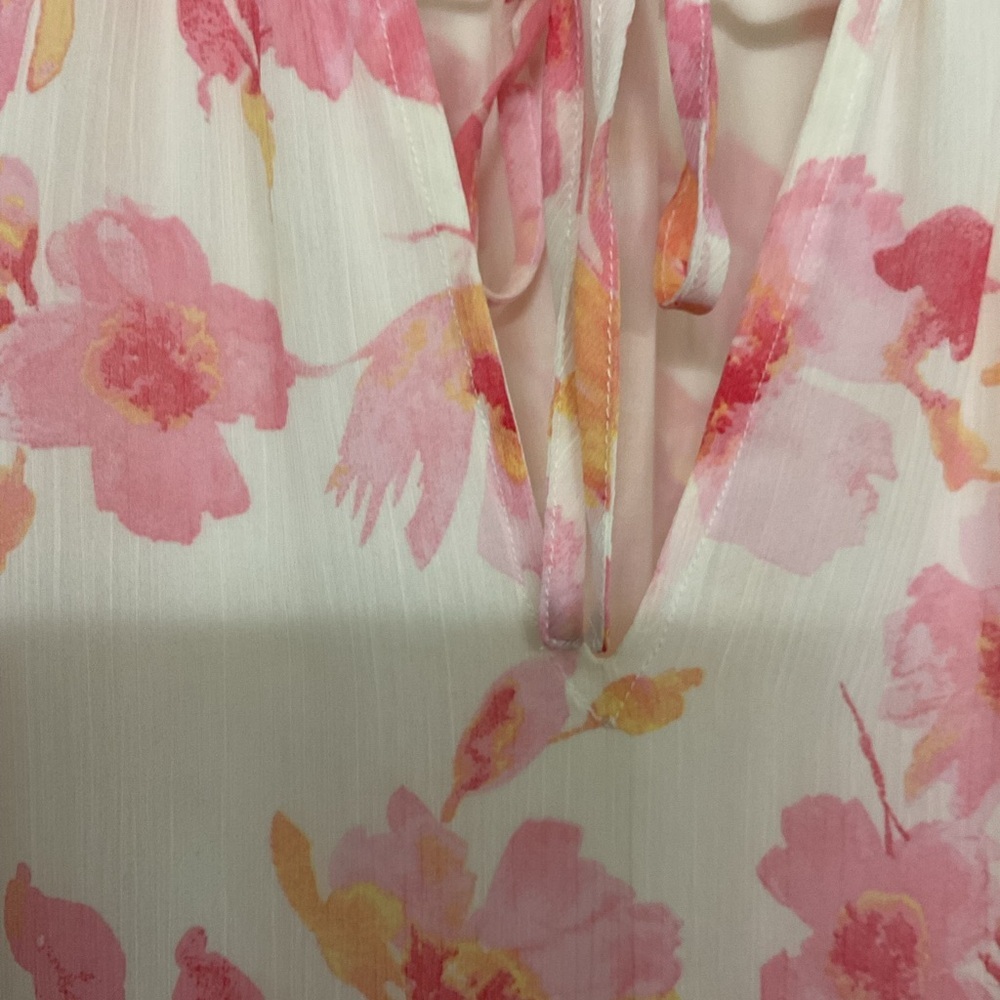 FATE.  Floral Tie-Neck Blouse - Pink Floral. SIZE S - Picture 4 of 9